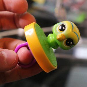 2017 LPS Littlest Pet Shop Green Chick Bird Subway Hasbro fingers Ring toy Rare